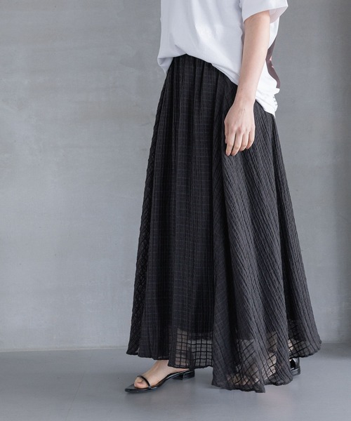 A part by（アパートバイ）の「【Sサイズ展開】シアーチェックフレアースカート（スカート・レディース・オフホワイト/ブラック/ネイビー・MEDIUM/SMALL）」の3枚目の写真