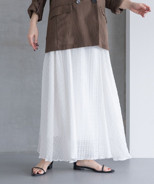 A part by（アパートバイ）の「【Sサイズ展開】シアーチェックフレアースカート（スカート・レディース・オフホワイト/ブラック/ネイビー・MEDIUM/SMALL）」の4枚目の写真