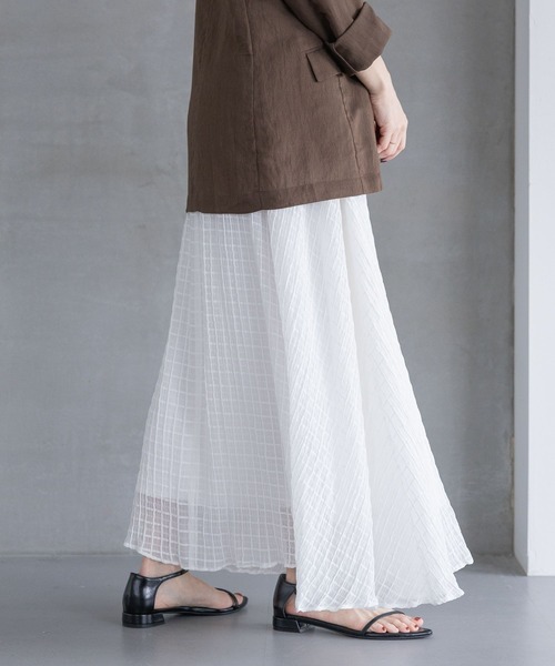 A part by（アパートバイ）の「【Sサイズ展開】シアーチェックフレアースカート（スカート・レディース・オフホワイト/ブラック/ネイビー・MEDIUM/SMALL）」の5枚目の写真
