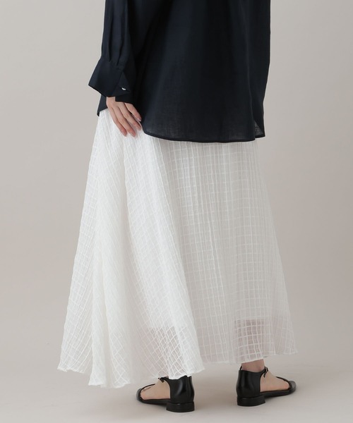 A part by（アパートバイ）の「【Sサイズ展開】シアーチェックフレアースカート（スカート・レディース・オフホワイト/ブラック/ネイビー・MEDIUM/SMALL）」の9枚目の写真