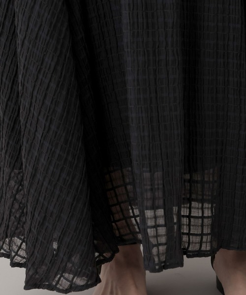 A part by（アパートバイ）の「【Sサイズ展開】シアーチェックフレアースカート（スカート・レディース・オフホワイト/ブラック/ネイビー・MEDIUM/SMALL）」の18枚目の写真