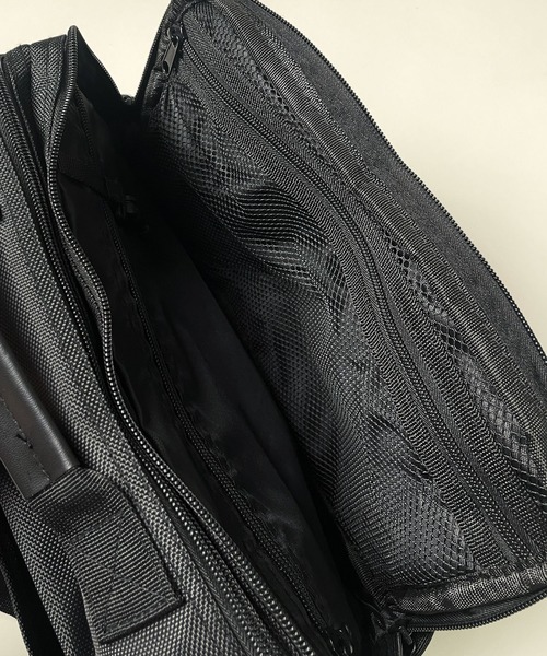 CALIFORNIA OUTFITTERS(カリフォルニア アウトフィッターズ)の「3C15 ビジネスショルダーバッグ キャリーオン対応モデル(ビジネスバッグ・メンズ・ブラック・ONESIZE)」の8枚目の写真