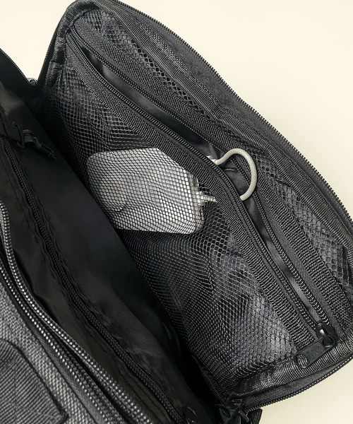 CALIFORNIA OUTFITTERS(カリフォルニア アウトフィッターズ)の「3C15 ビジネスショルダーバッグ キャリーオン対応モデル(ビジネスバッグ・メンズ・ブラック・ONESIZE)」の7枚目の写真