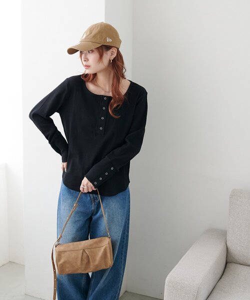 DISCOAT(ディスコート)の「【WEB限定】袖リングボタンワッフルロンT(Tシャツ/カットソー・レディース・ブラック/グレイッシュベージュ/アイボリー/オレンジ・MEDIUM)」の21枚目の写真