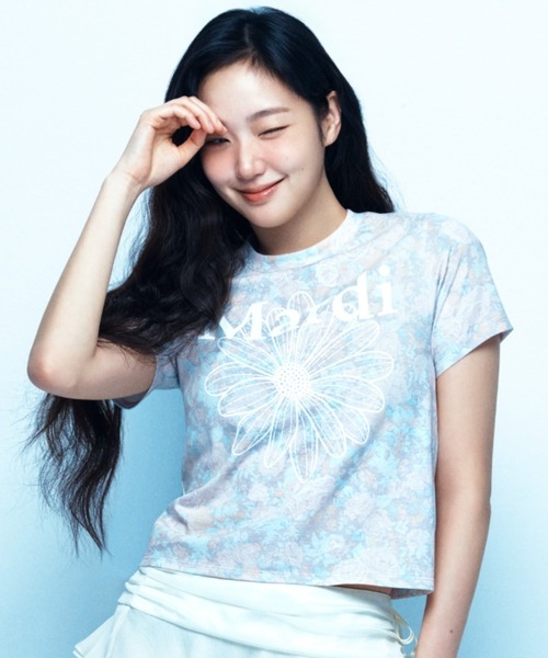 Mardi Mercredi(マルディメクルディ)の「SLIM TSHIRT FLEUR FLOWERMARDI / スリム Tシャツ フルール フラワーマルディ(Tシャツ/カットソー・レディース・ピンクベージュ/ブルーグレー・FREE)」の2枚目の写真