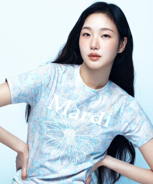 Mardi Mercredi(マルディメクルディ)の「SLIM TSHIRT FLEUR FLOWERMARDI / スリム Tシャツ フルール フラワーマルディ(Tシャツ/カットソー・レディース・ピンクベージュ/ブルーグレー・FREE)」の3枚目の写真