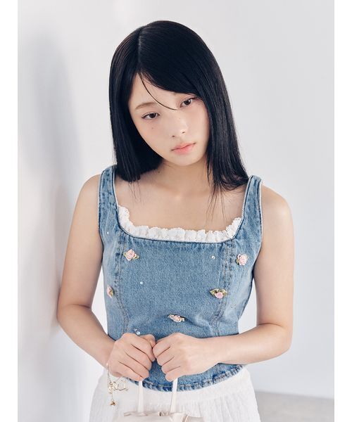 LILY BROWN（リリーブラウン）の「【USAGIONLINE・ZOZOTOWN限定】[L.B CANDY STOCK]バリエーションビジューデニムビスチェ（その他トップス・レディース・ブルー/ライトブルー・F）」の2枚目の写真