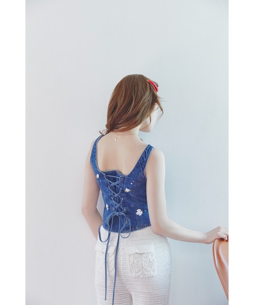 LILY BROWN（リリーブラウン）の「【USAGIONLINE・ZOZOTOWN限定】[L.B CANDY STOCK]バリエーションビジューデニムビスチェ（その他トップス・レディース・ブルー/ライトブルー・F）」の4枚目の写真