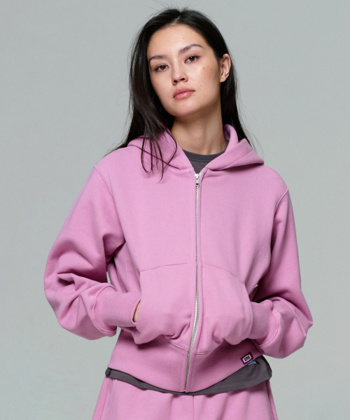 ERA(エラ)の「UNISEX ERA HEAVY HOODED ZIP-UP - RED BEAN(パーカー・レディース・レッド・MEDIUM/LARGE/SMALL)」の2枚目の写真
