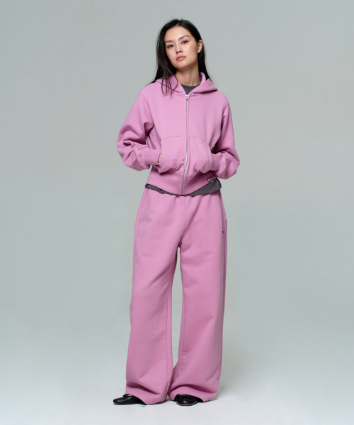 ERA(エラ)の「UNISEX ERA HEAVY HOODED ZIP-UP - RED BEAN(パーカー・レディース・レッド・MEDIUM/LARGE/SMALL)」の4枚目の写真