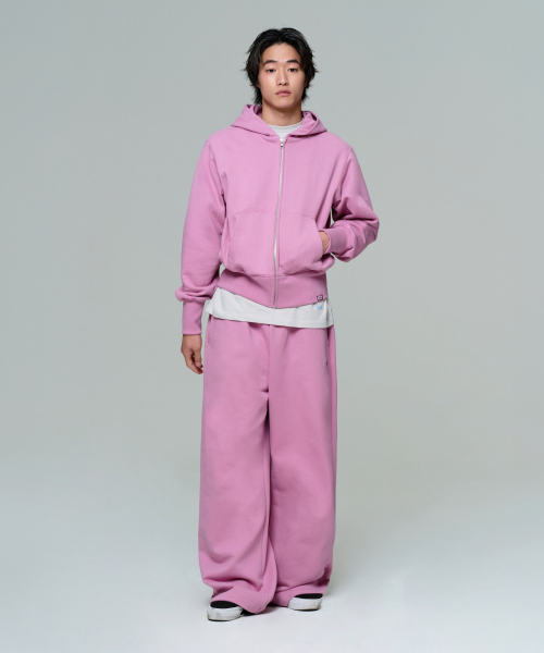 ERA(エラ)の「UNISEX ERA HEAVY HOODED ZIP-UP - RED BEAN(パーカー・レディース・レッド・MEDIUM/LARGE/SMALL)」の9枚目の写真