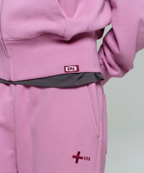 ERA(エラ)の「UNISEX ERA HEAVY HOODED ZIP-UP - RED BEAN(パーカー・レディース・レッド・MEDIUM/LARGE/SMALL)」の11枚目の写真