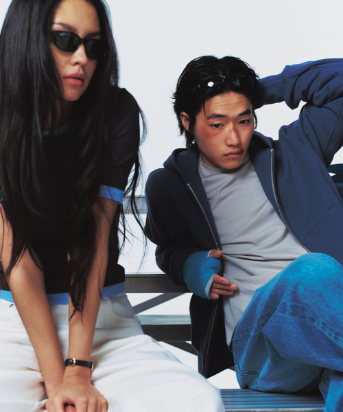 ERA(エラ)の「UNISEX ERA HEAVY HOODED ZIP-UP - RED BEAN(パーカー・レディース・レッド・MEDIUM/LARGE/SMALL)」の12枚目の写真