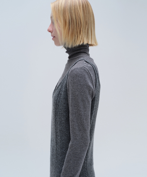 DIAGONAL(ダイアゴナル)の「UNBALANCE SLIT KNIT DRESS (charcoal)(ワンピース・レディース・その他・FREE)」の3枚目の写真