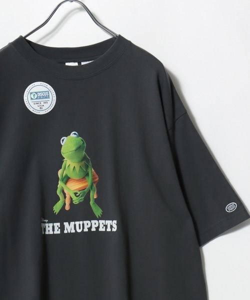 Disney(ディズニー)の「2026SS Muppets×DISCUS/マペッツ×ディスカス コラボ キャラクタープリント半袖Tシャツ(M:ショート丈 L:レギュラー丈)(Tシャツ/カットソー・レディース・アイボリー/ホワイト系その他/スミクロ/ブラック系その他・L/M)」の3枚目の写真