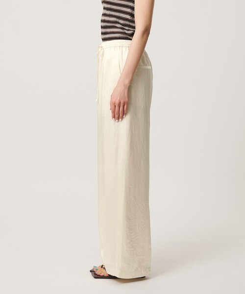 BEAUTY&YOUTH UNITED ARROWS（ビューティーアンドユースユナイテッドアローズ）の「アセテートサテン ワイド イージーパンツ ウォッシャブル/オフホワイト（その他パンツ・レディース・オフホワイト・S/M）」の6枚目の写真