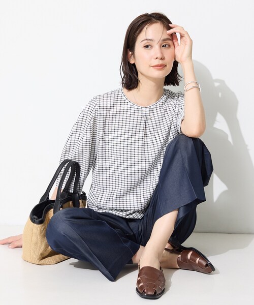 INDIVI（インディヴィ）の「【UVケア／吸汗速乾】チェック柄タックボリュームスリーブトップス（Tシャツ/カットソー・レディース・ブラック系1/ネイビー系1/ホワイト系2/スモーキーグリーン系2・38/19/15 /13/05/34）」の7枚目の写真