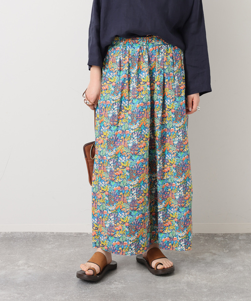 JOURNAL STANDARD LUXE(ジャーナルスタンダード ラックス)の「リバティフラワー タックパンツ(その他パンツ・レディース・ブルー/カーキ・FREE)」の2枚目の写真