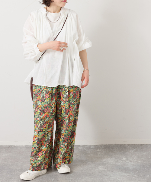 JOURNAL STANDARD LUXE(ジャーナルスタンダード ラックス)の「リバティフラワー タックパンツ(その他パンツ・レディース・ブルー/カーキ・FREE)」の21枚目の写真