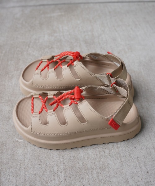 UGG(アグ)の「UGG(アグ)W GOLDENGLOW TOGGLE(ウィメンズ ゴールデングロウ トグル)(サンダル・レディース・ベージュ/ブラック・8/7/6/5)」の11枚目の写真