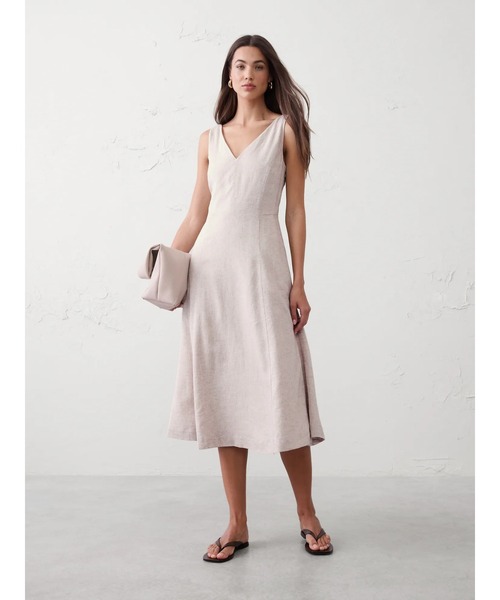 BANANA REPUBLIC FACTORY STORE(バナナリパブリック ファクトリーストア)の「BANANA REPUBLIC FACTORY STORE リネン ブレンド ドレーピー ミディ ワンピース(ワンピース・レディース・ブラック/ナチュラル・L/M/S/XS)」の2枚目の写真