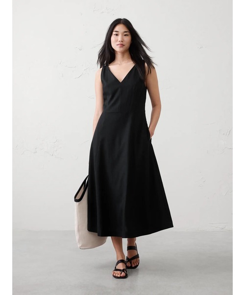 BANANA REPUBLIC FACTORY STORE(バナナリパブリック ファクトリーストア)の「BANANA REPUBLIC FACTORY STORE リネン ブレンド ドレーピー ミディ ワンピース(ワンピース・レディース・ブラック/ナチュラル・L/M/S/XS)」の1枚目の写真