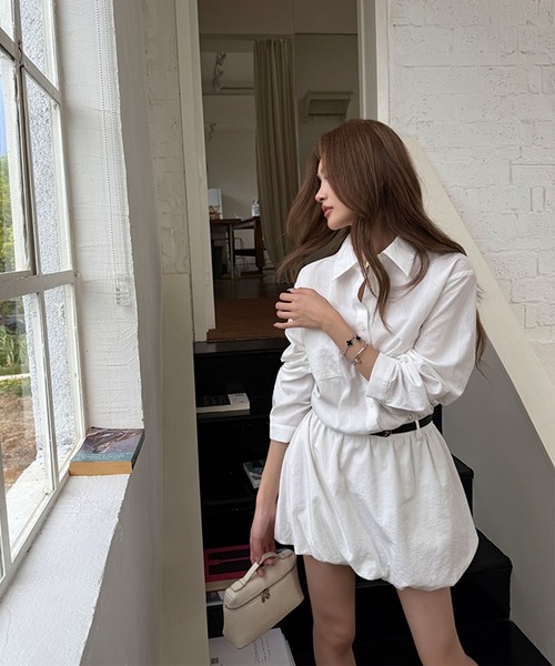 Girly Doll(ガーリードール)の「ベルト付きバルーンミニワンピース(シャツワンピース・レディース・ホワイト・S/M)」の2枚目の写真