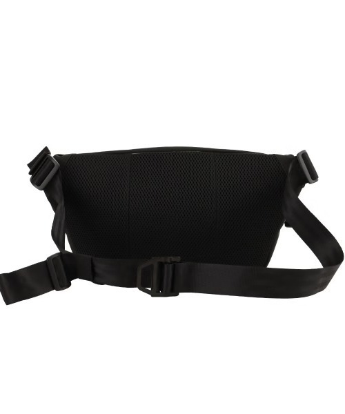 CHROME(クローム)の「【CHROME/クローム】 BOT FLAP SLING 5L NAUGHTIAM別注(ボディバッグ/ウエストポーチ・メンズ・ブラック・FREE)」の4枚目の写真