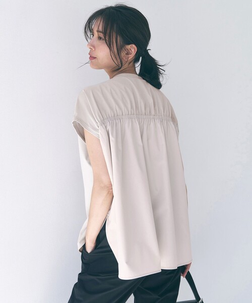 UNFILO(アンフィーロ)の「BEAUTY FORM-T バックシャーリング Tシャツ(Tシャツ/カットソー・レディース・ベージュ系/ダークグリーン系/ホワイト系1/ブラック系/ネイビー系1・X-LARGE)」の4枚目の写真