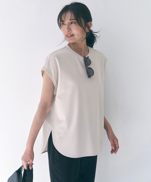 UNFILO(アンフィーロ)の「BEAUTY FORM-T バックシャーリング Tシャツ(Tシャツ/カットソー・レディース・ベージュ系/ダークグリーン系/ホワイト系1/ブラック系/ネイビー系1・X-LARGE)」の9枚目の写真