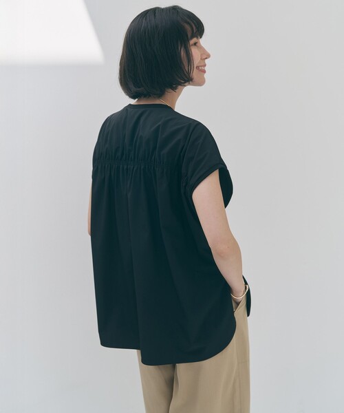 UNFILO(アンフィーロ)の「BEAUTY FORM-T バックシャーリング Tシャツ(Tシャツ/カットソー・レディース・ベージュ系/ダークグリーン系/ホワイト系1/ブラック系/ネイビー系1・X-LARGE)」の14枚目の写真