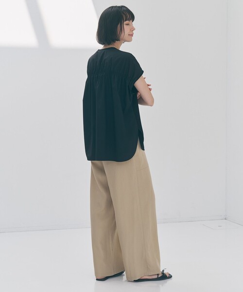 UNFILO(アンフィーロ)の「BEAUTY FORM-T バックシャーリング Tシャツ(Tシャツ/カットソー・レディース・ベージュ系/ダークグリーン系/ホワイト系1/ブラック系/ネイビー系1・X-LARGE)」の16枚目の写真