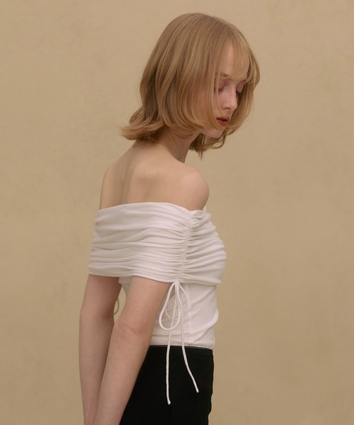 EIMY ISTOIRE(エイミーイストワール)の「PEACH OFFSHOULDER TOPS(Tシャツ/カットソー・レディース・ブラック/ライトピンク/ホワイト・F)」の5枚目の写真