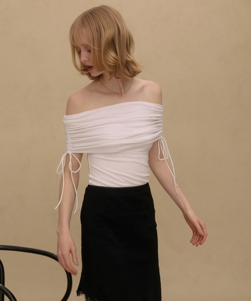 EIMY ISTOIRE(エイミーイストワール)の「PEACH OFFSHOULDER TOPS(Tシャツ/カットソー・レディース・ブラック/ライトピンク/ホワイト・F)」の8枚目の写真