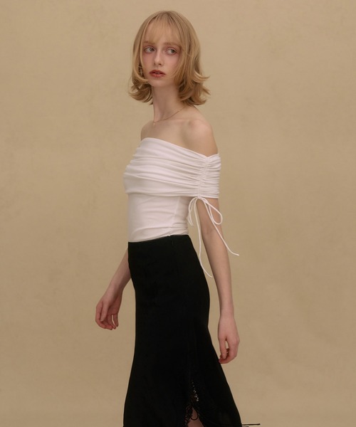 EIMY ISTOIRE(エイミーイストワール)の「PEACH OFFSHOULDER TOPS(Tシャツ/カットソー・レディース・ブラック/ライトピンク/ホワイト・F)」の6枚目の写真