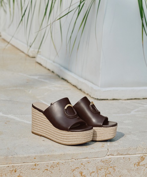 CHARLES & KEITH（チャールズ & キース）の「メタリックアクセント エスパドリーユウェッジ（サンダル・レディース・サンドベージュ/ブラック/マルーン・25cm/24.5cm/23.5cm/23cm/22.5cm/25.5cm）」の10枚目の写真
