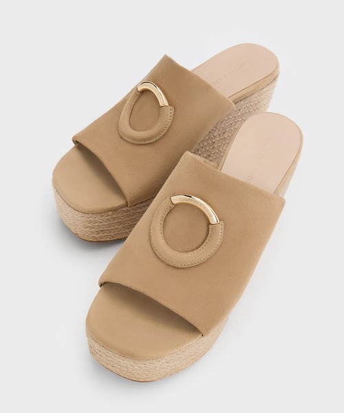 CHARLES & KEITH（チャールズ & キース）の「メタリックアクセント エスパドリーユウェッジ（サンダル・レディース・サンドベージュ/ブラック/マルーン・25cm/24.5cm/23.5cm/23cm/22.5cm/25.5cm）」の21枚目の写真