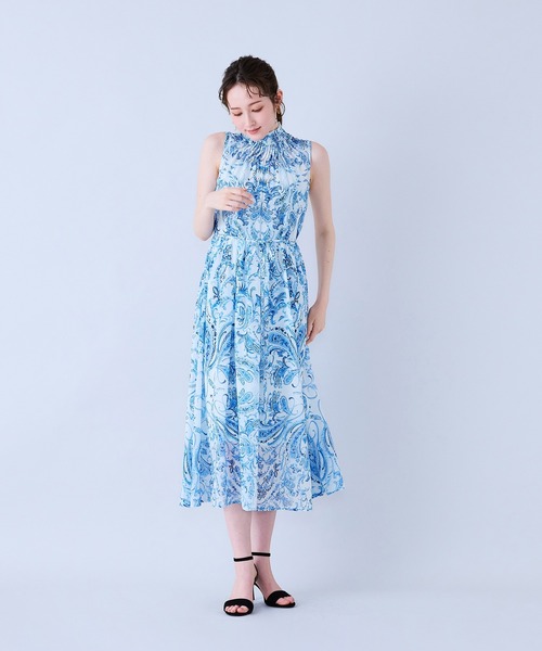 Audie a Muses（オーディアミューズ）の「胸元ピンタック更紗プリントワンピース（ワンピース・レディース・ブルー/レッド・38/42）」の3枚目の写真