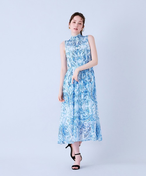 Audie a Muses（オーディアミューズ）の「胸元ピンタック更紗プリントワンピース（ワンピース・レディース・ブルー/レッド・38/42）」の4枚目の写真