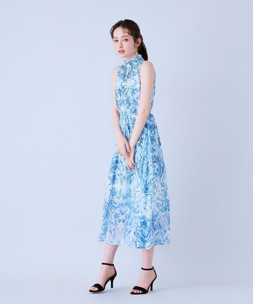 Audie a Muses（オーディアミューズ）の「胸元ピンタック更紗プリントワンピース（ワンピース・レディース・ブルー/レッド・38/42）」の5枚目の写真