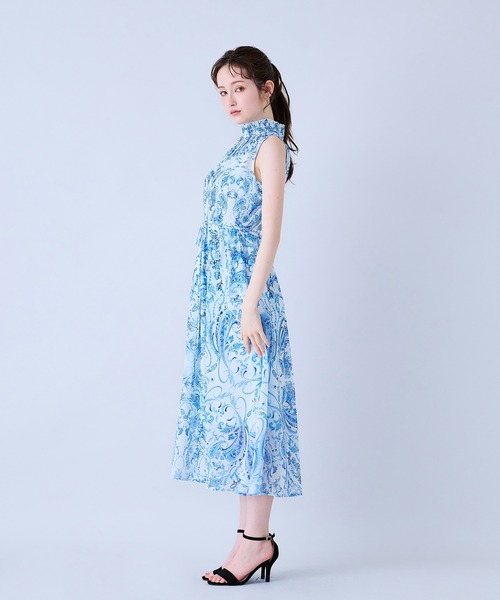 Audie a Muses（オーディアミューズ）の「胸元ピンタック更紗プリントワンピース（ワンピース・レディース・ブルー/レッド・38/42）」の6枚目の写真