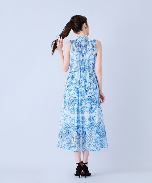 Audie a Muses（オーディアミューズ）の「胸元ピンタック更紗プリントワンピース（ワンピース・レディース・ブルー/レッド・38/42）」の7枚目の写真