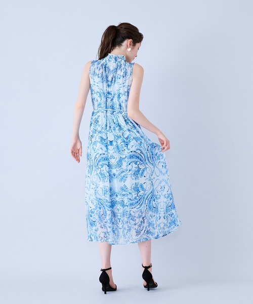 Audie a Muses（オーディアミューズ）の「胸元ピンタック更紗プリントワンピース（ワンピース・レディース・ブルー/レッド・38/42）」の8枚目の写真