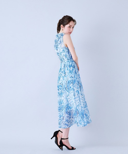 Audie a Muses（オーディアミューズ）の「胸元ピンタック更紗プリントワンピース（ワンピース・レディース・ブルー/レッド・38/42）」の9枚目の写真