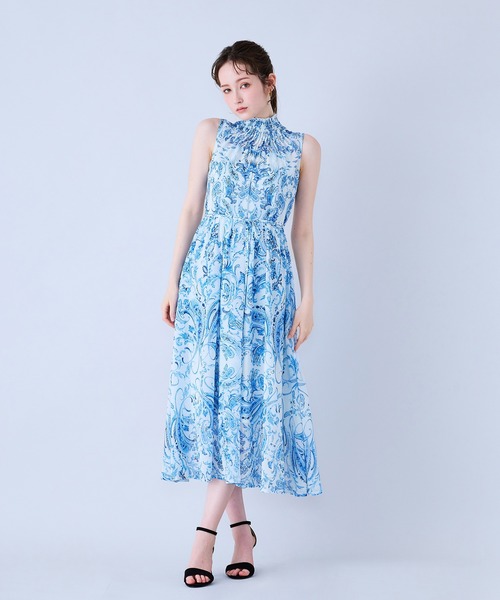 Audie a Muses（オーディアミューズ）の「胸元ピンタック更紗プリントワンピース（ワンピース・レディース・ブルー/レッド・38/42）」の10枚目の写真