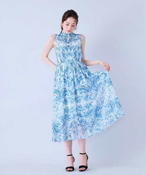 Audie a Muses（オーディアミューズ）の「胸元ピンタック更紗プリントワンピース（ワンピース・レディース・ブルー/レッド・38/42）」の11枚目の写真