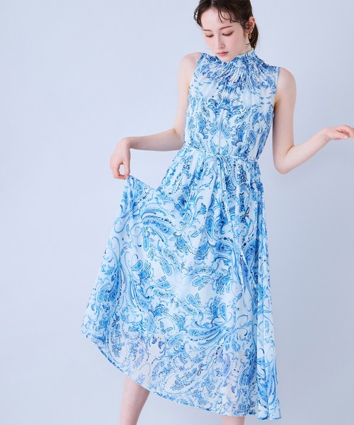 Audie a Muses（オーディアミューズ）の「胸元ピンタック更紗プリントワンピース（ワンピース・レディース・ブルー/レッド・38/42）」の13枚目の写真