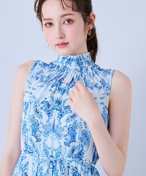 Audie a Muses（オーディアミューズ）の「胸元ピンタック更紗プリントワンピース（ワンピース・レディース・ブルー/レッド・38/42）」の14枚目の写真