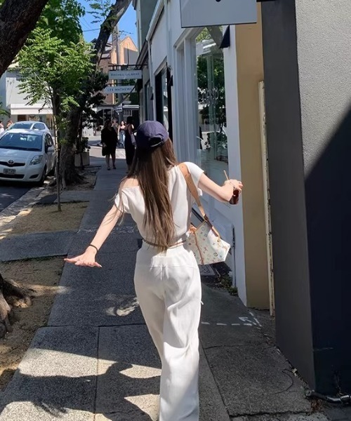 Aelina(エリナ)の「オフショルダーTシャツ+ドローストリン付きパンツセットアップ(セットアップ・レディース・ネイビー/グレー/ホワイト・FREE)」の7枚目の写真