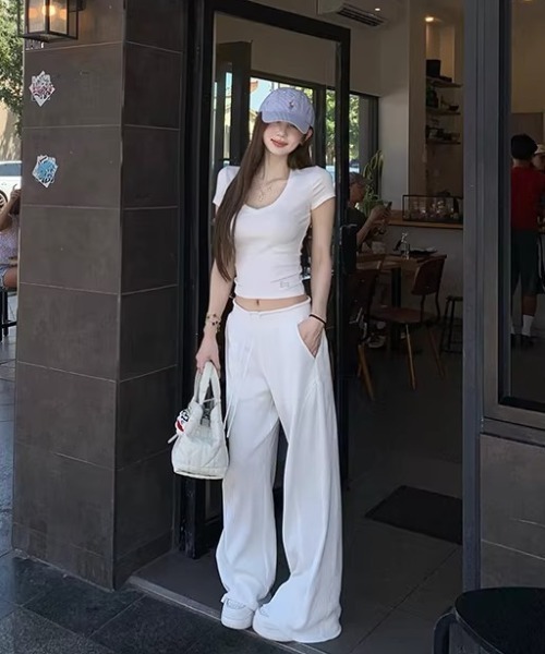 Aelina(エリナ)の「オフショルダーTシャツ+ドローストリン付きパンツセットアップ(セットアップ・レディース・ネイビー/グレー/ホワイト・FREE)」の14枚目の写真